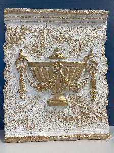 Панно из гипса "Римская ваза" 27х22,5, белое золото