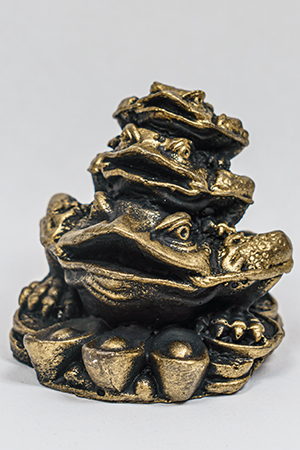 Фигурка Фэн-Шуй "Тройная денежная жаба",  гипсобетон, 6х6х8 см, в упак 3 шт